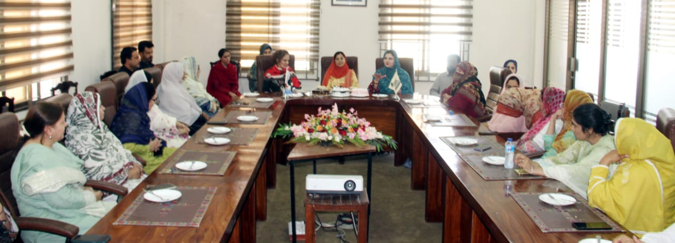 The staff, faculty, and administrators expressed their gratitude to the Vice Chancellor and celebrated the successful convening of the Senate meeting after five years. The long-awaited cases were approved, bringing great happiness to the staff, who sincerely thanked the Vice Chancellor for her efforts. (22/08/25)